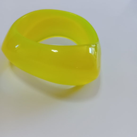 CLEARANCE SALE!! Vibrant Yellow Bangle Bracelet - Picture 1 of 5